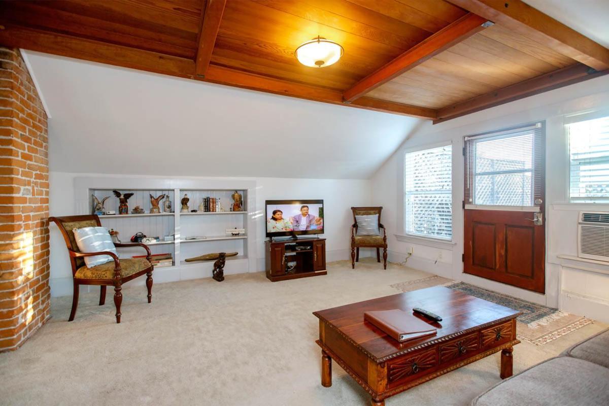 Alameda 3Br Unique Victorian Penthouse With Deck And Outdoor Furniture, Ac, 3 Blocks To Beach & Shopping Center & 2 Free Parking Spaces Zewnętrze zdjęcie