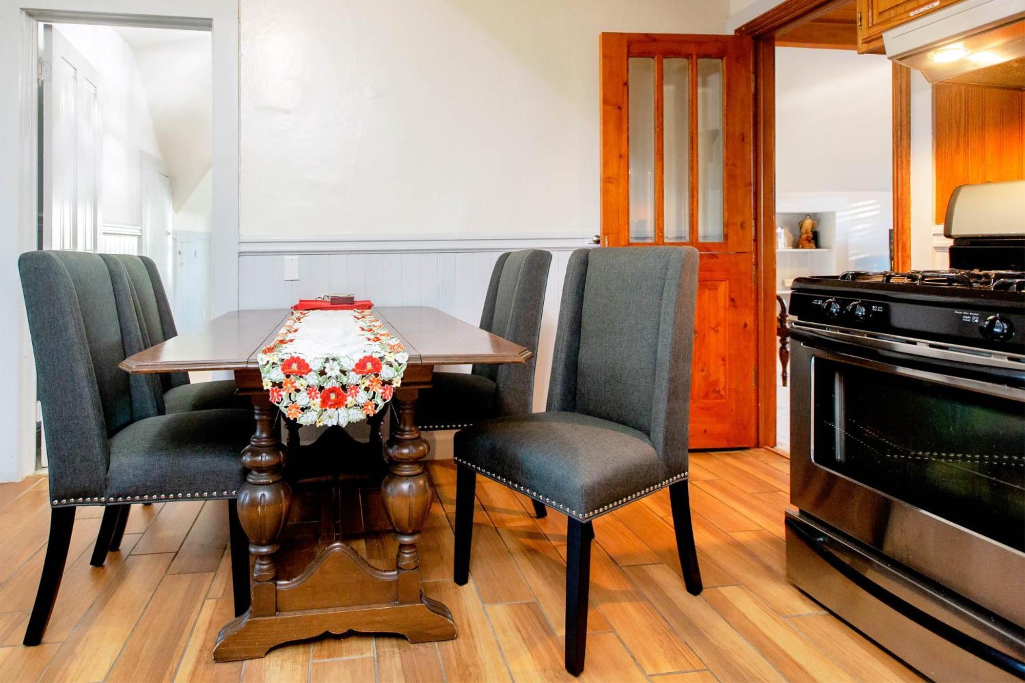 Alameda 3Br Unique Victorian Penthouse With Deck And Outdoor Furniture, Ac, 3 Blocks To Beach & Shopping Center & 2 Free Parking Spaces Zewnętrze zdjęcie